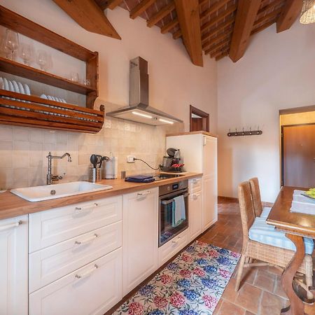Stunning Apartment In Mombaroccio Near Metauro River Экстерьер фото