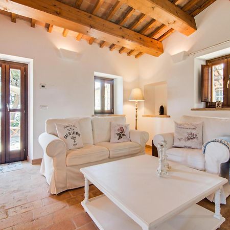 Stunning Apartment In Mombaroccio Near Metauro River Экстерьер фото