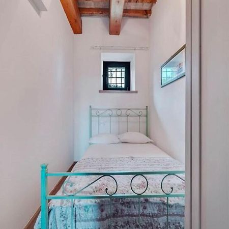 Stunning Apartment In Mombaroccio Near Metauro River Экстерьер фото
