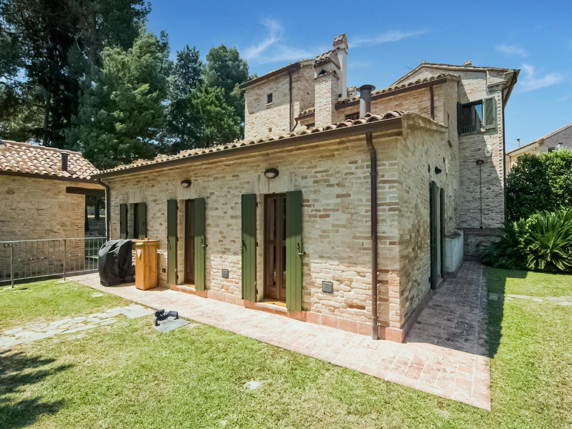 Stunning Apartment In Mombaroccio Near Metauro River Экстерьер фото